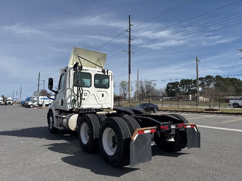 Day Cab Tractor-Heavy Duty Tractors-Freightliner-2019-T12664ST-Lowell-AR-181,505\n\t\tmiles-$ 62,500 - Image 5