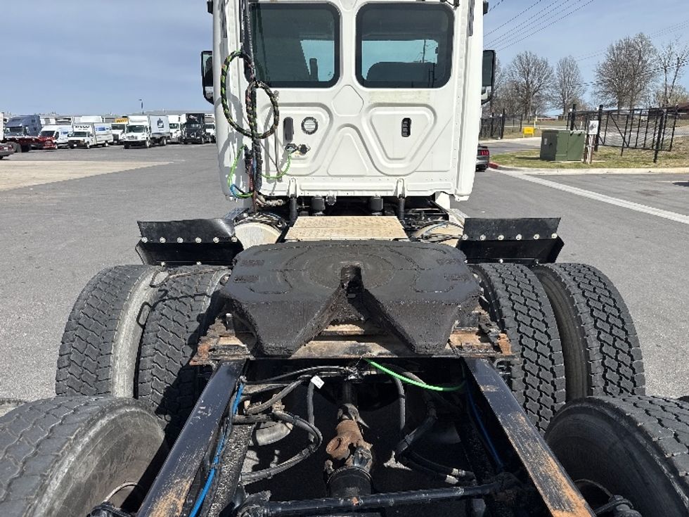 Day Cab Tractor-Heavy Duty Tractors-Freightliner-2019-T12664ST-Lowell-AR-181,505\n\t\tmiles-$ 62,500 - Image 6
