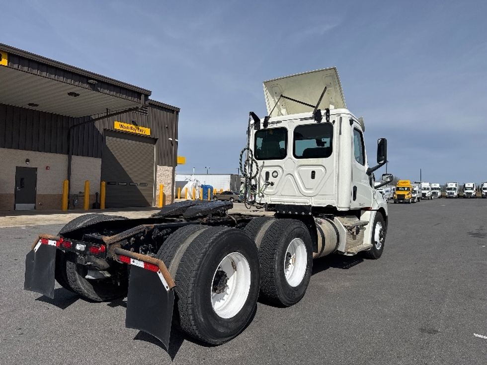 Day Cab Tractor-Heavy Duty Tractors-Freightliner-2019-T12664ST-Lowell-AR-181,505\n\t\tmiles-$ 62,500 - Image 7