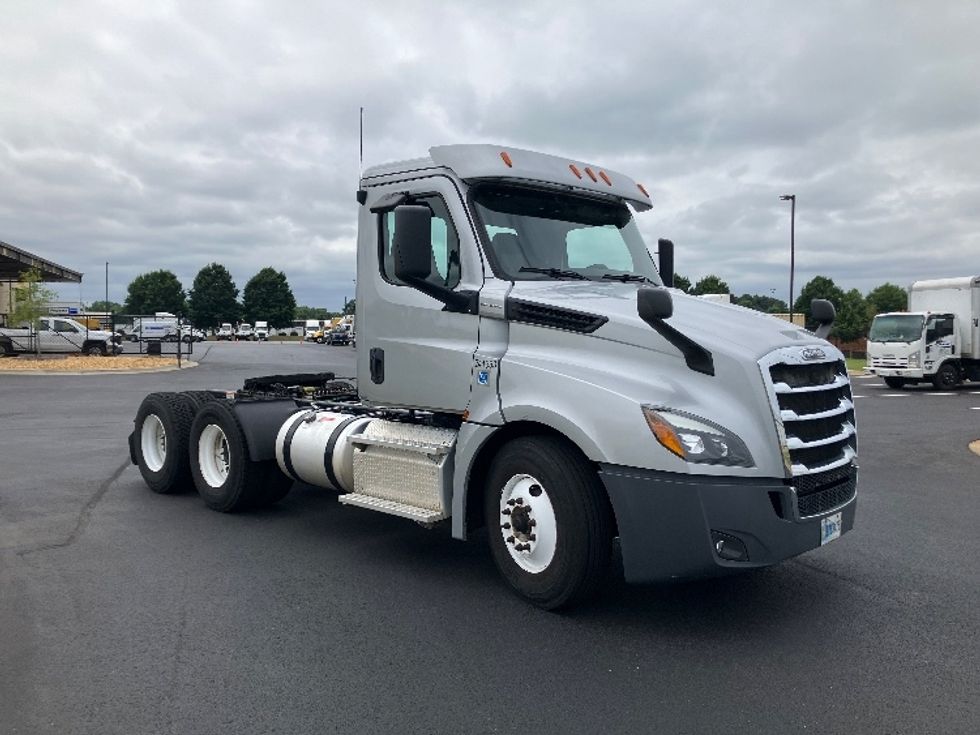 Day Cab Tractor-Heavy Duty Tractors-Freightliner-2019-T12664ST-Madison-AL-205,473\n\t\tmiles-$ 57,250 - Image 1