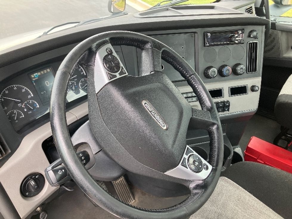 Day Cab Tractor-Heavy Duty Tractors-Freightliner-2019-T12664ST-Madison-AL-205,473\n\t\tmiles-$ 57,250 - Image 10