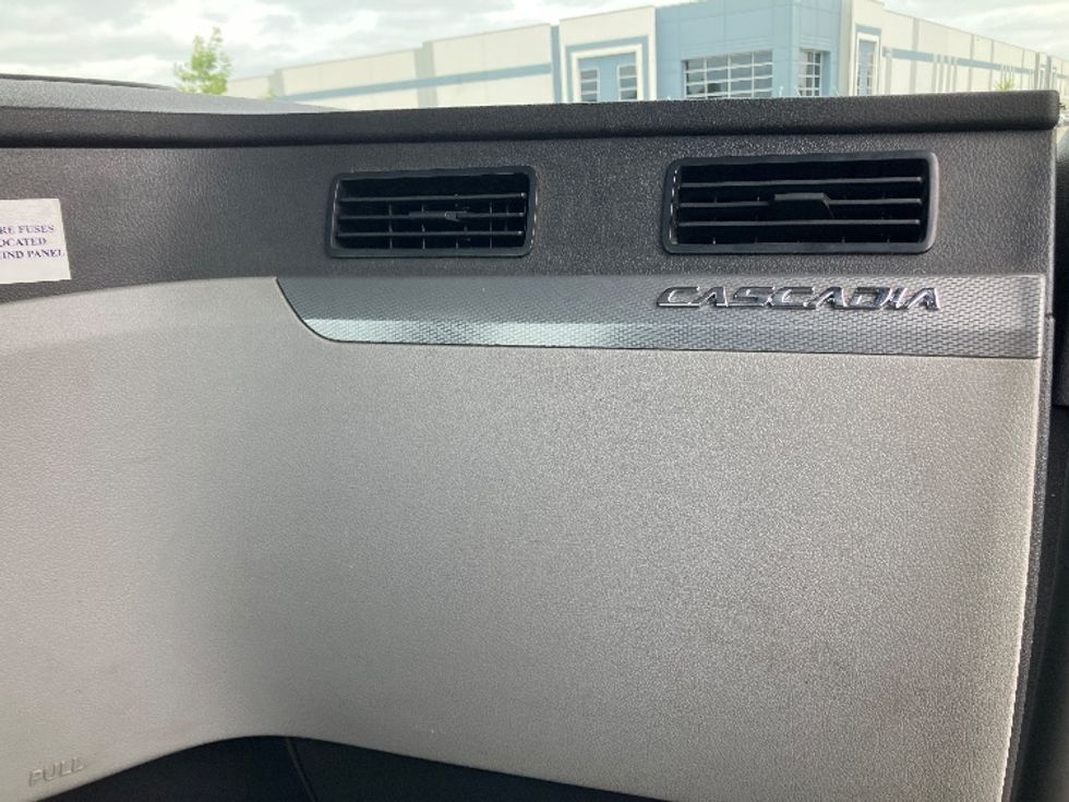 Day Cab Tractor-Heavy Duty Tractors-Freightliner-2019-T12664ST-Madison-AL-205,473\n\t\tmiles-$ 57,250 - Image 13