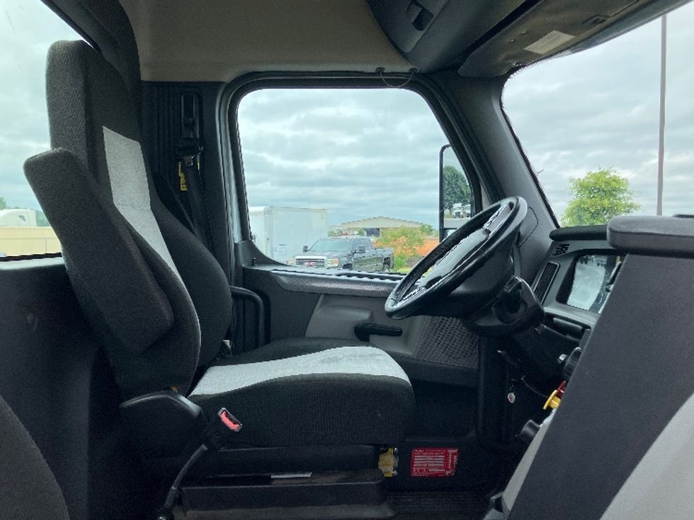 Day Cab Tractor-Heavy Duty Tractors-Freightliner-2019-T12664ST-Madison-AL-205,473\n\t\tmiles-$ 57,250 - Image 14