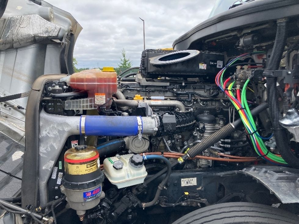 Day Cab Tractor-Heavy Duty Tractors-Freightliner-2019-T12664ST-Madison-AL-205,473\n\t\tmiles-$ 57,250 - Image 15