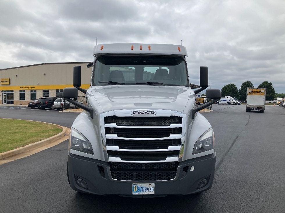 Day Cab Tractor-Heavy Duty Tractors-Freightliner-2019-T12664ST-Madison-AL-205,473\n\t\tmiles-$ 57,250 - Image 2