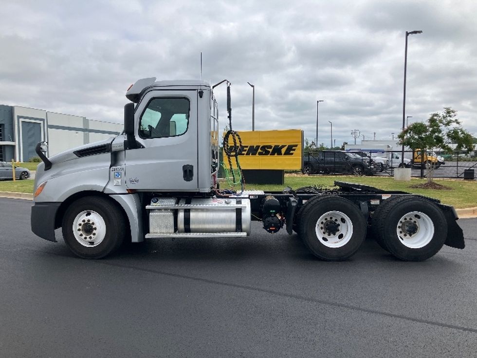 Day Cab Tractor-Heavy Duty Tractors-Freightliner-2019-T12664ST-Madison-AL-205,473\n\t\tmiles-$ 57,250 - Image 4