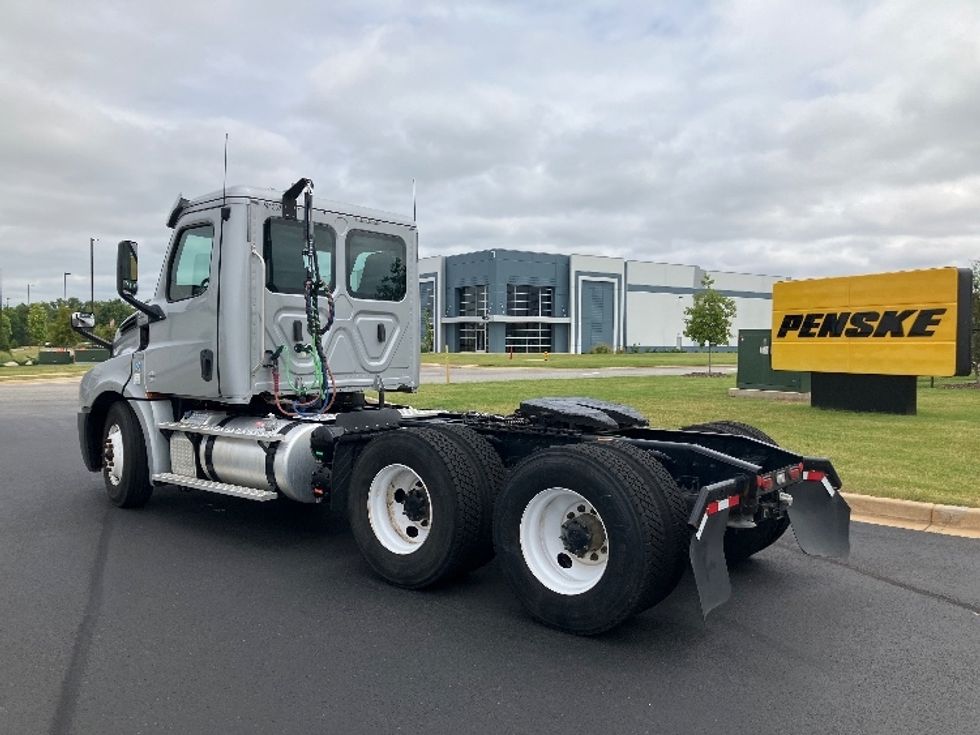 Day Cab Tractor-Heavy Duty Tractors-Freightliner-2019-T12664ST-Madison-AL-205,473\n\t\tmiles-$ 57,250 - Image 5
