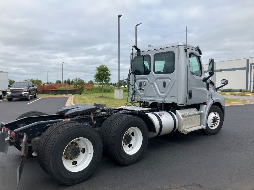Day Cab Tractor-Heavy Duty Tractors-Freightliner-2019-T12664ST-Madison-AL-205,473\n\t\tmiles-$ 57,250 - Image 7