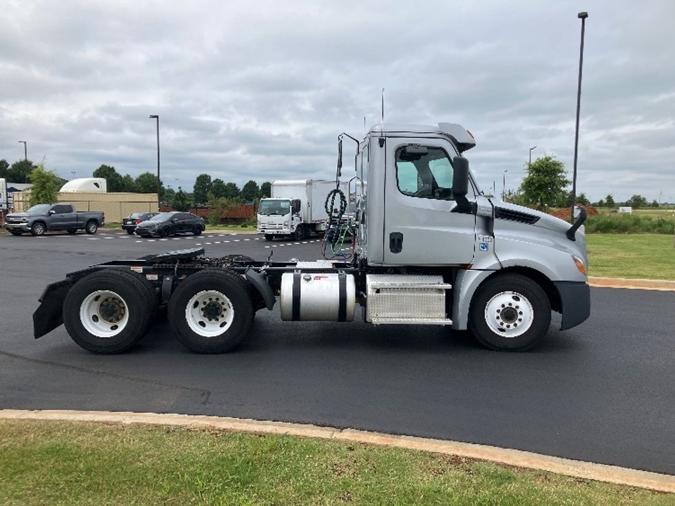 Day Cab Tractor-Heavy Duty Tractors-Freightliner-2019-T12664ST-Madison-AL-205,473\n\t\tmiles-$ 57,250 - Image 8
