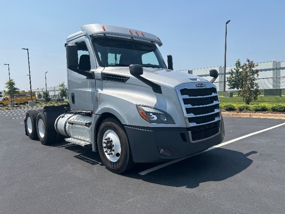 Day Cab Tractor-Heavy Duty Tractors-Freightliner-2019-T12664ST-Madison-AL-344,084\n\t\tmiles-$ 45,750 - Image 1