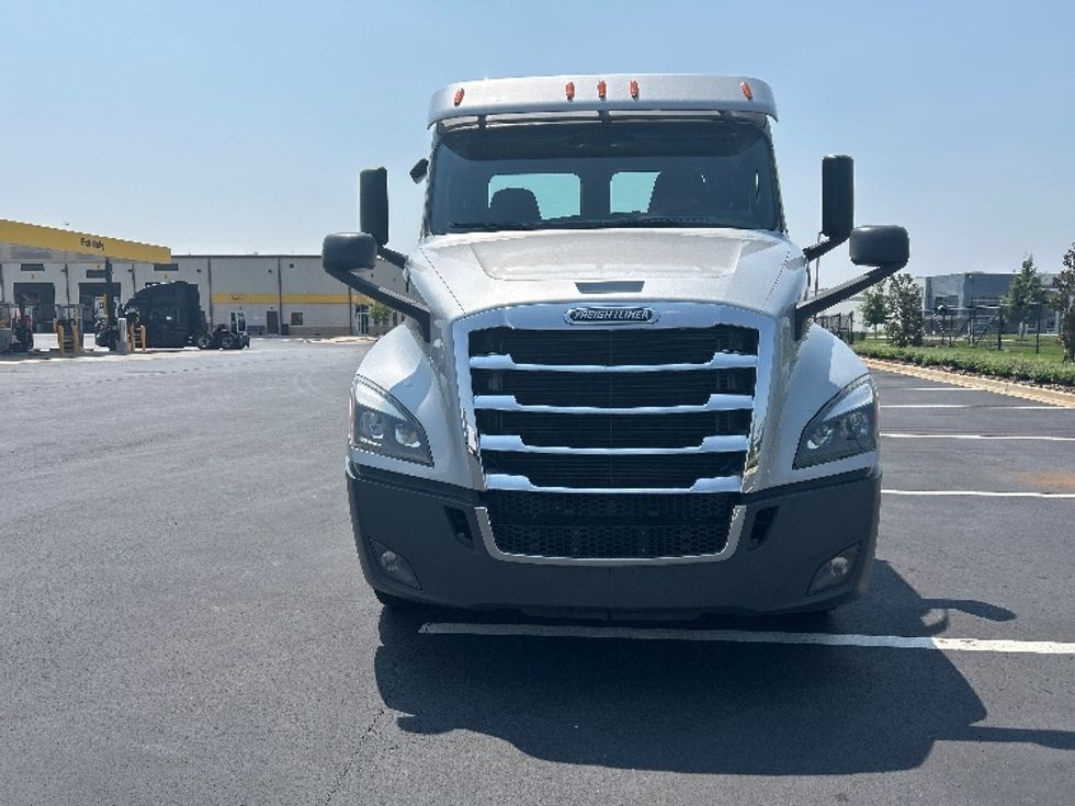 Day Cab Tractor-Heavy Duty Tractors-Freightliner-2019-T12664ST-Madison-AL-344,084\n\t\tmiles-$ 45,750 - Image 2