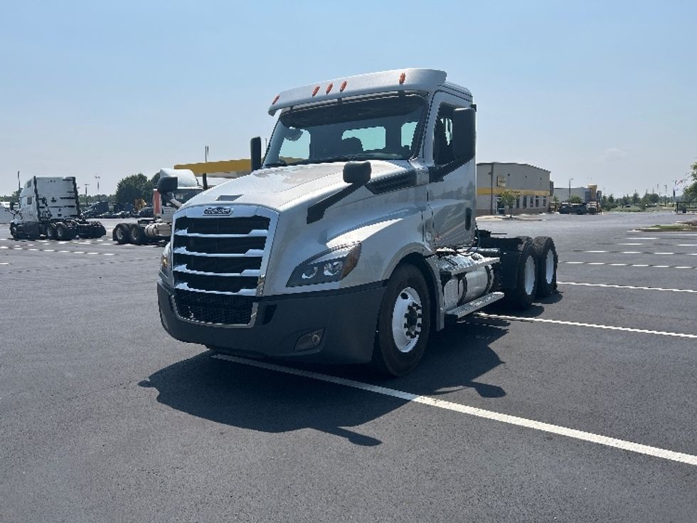 Day Cab Tractor-Heavy Duty Tractors-Freightliner-2019-T12664ST-Madison-AL-344,084\n\t\tmiles-$ 45,750 - Image 3