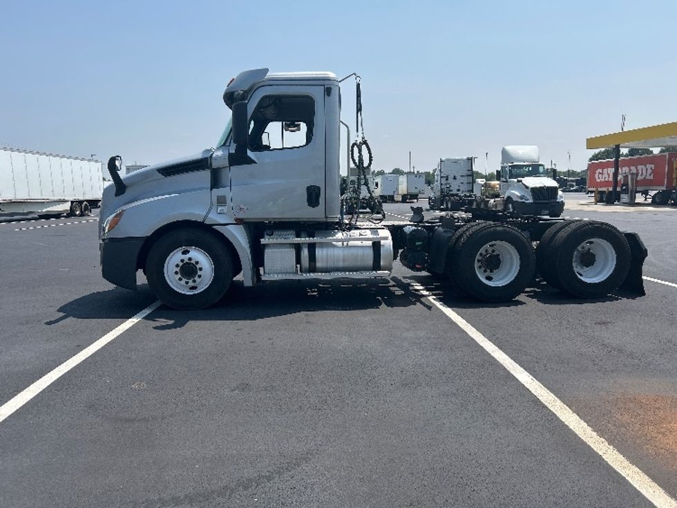 Day Cab Tractor-Heavy Duty Tractors-Freightliner-2019-T12664ST-Madison-AL-344,084\n\t\tmiles-$ 45,750 - Image 4