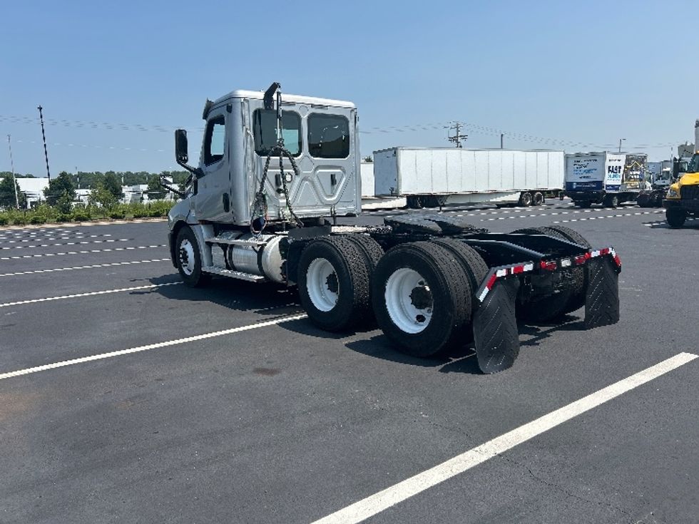 Day Cab Tractor-Heavy Duty Tractors-Freightliner-2019-T12664ST-Madison-AL-344,084\n\t\tmiles-$ 45,750 - Image 5