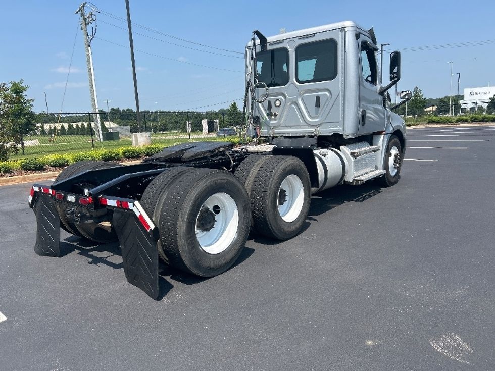 Day Cab Tractor-Heavy Duty Tractors-Freightliner-2019-T12664ST-Madison-AL-344,084\n\t\tmiles-$ 45,750 - Image 7