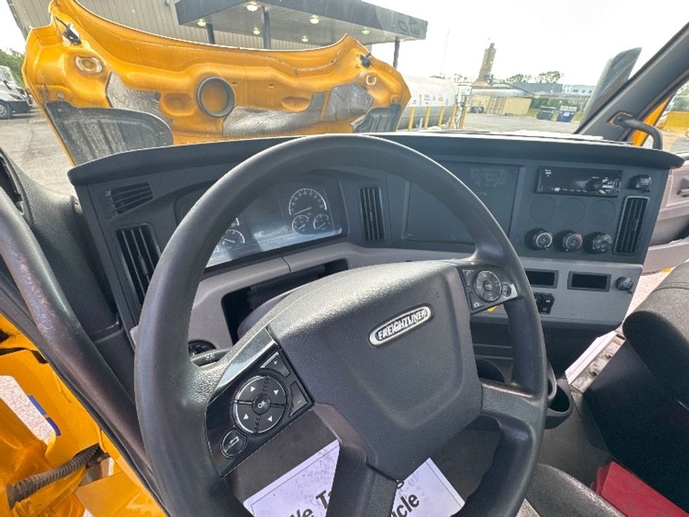 Day Cab Tractor-Heavy Duty Tractors-Freightliner-2019-T12664ST-Madison-AL-519,404\n\t\tmiles-$ 32,250 - Image 10