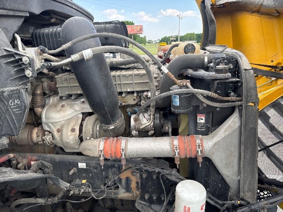 Day Cab Tractor-Heavy Duty Tractors-Freightliner-2019-T12664ST-Madison-AL-519,404\n\t\tmiles-$ 32,250 - Image 14