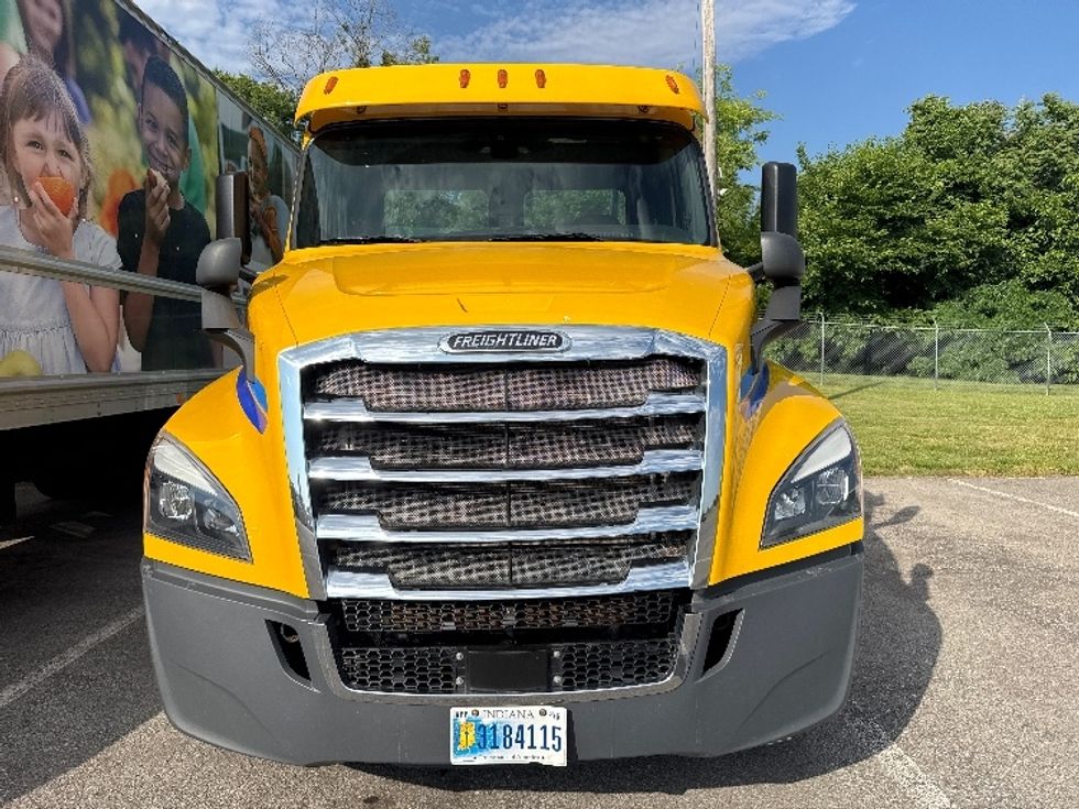 Day Cab Tractor-Heavy Duty Tractors-Freightliner-2019-T12664ST-Madison-AL-519,404\n\t\tmiles-$ 32,250 - Image 2