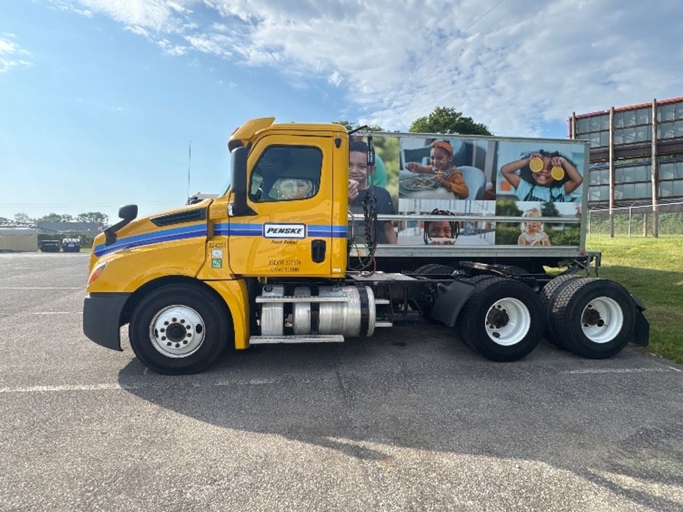 Day Cab Tractor-Heavy Duty Tractors-Freightliner-2019-T12664ST-Madison-AL-519,404\n\t\tmiles-$ 32,250 - Image 4