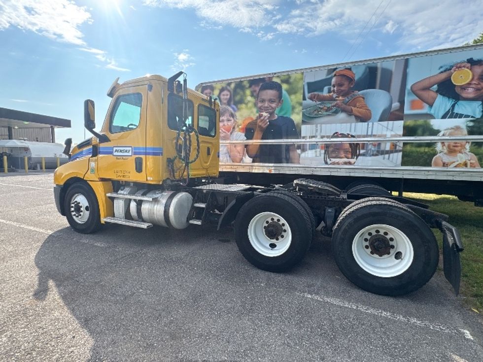Day Cab Tractor-Heavy Duty Tractors-Freightliner-2019-T12664ST-Madison-AL-519,404\n\t\tmiles-$ 32,250 - Image 5