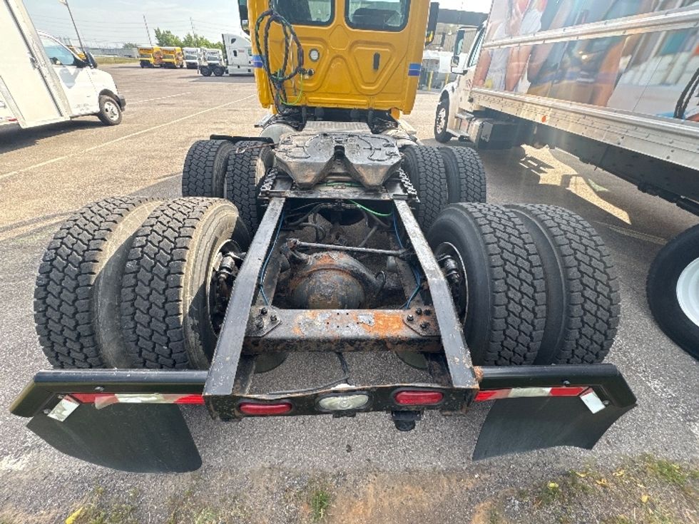Day Cab Tractor-Heavy Duty Tractors-Freightliner-2019-T12664ST-Madison-AL-519,404\n\t\tmiles-$ 32,250 - Image 6