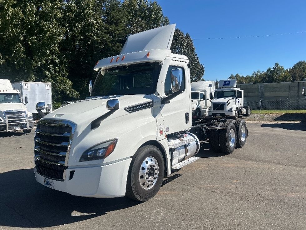 2019 Freightliner T12664ST Day Cab Tractor