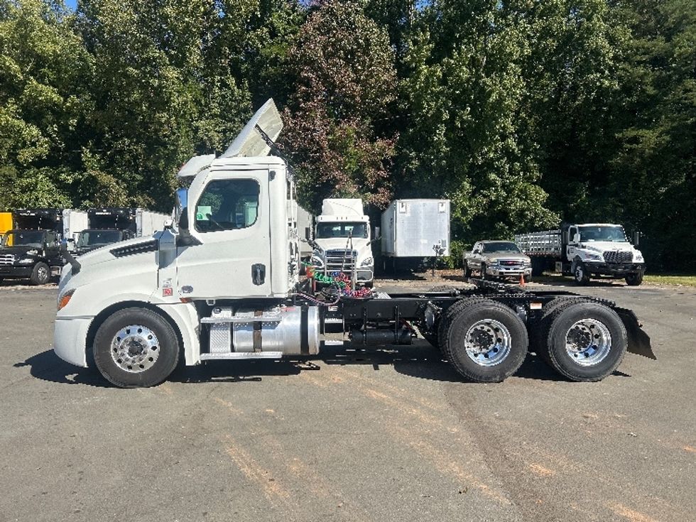 2019 Freightliner T12664ST Day Cab Tractor