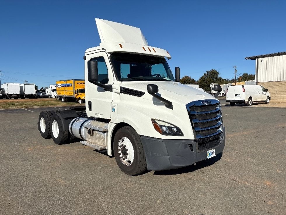 Day Cab Tractor-Heavy Duty Tractors-Freightliner-2019-T12664ST-Mebane-NC-248,732\n\t\tmiles-$ 54,000 - Image 1