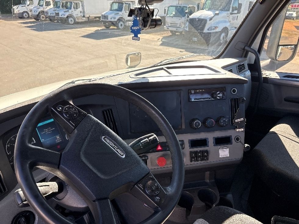 Day Cab Tractor-Heavy Duty Tractors-Freightliner-2019-T12664ST-Mebane-NC-248,732\n\t\tmiles-$ 54,000 - Image 10