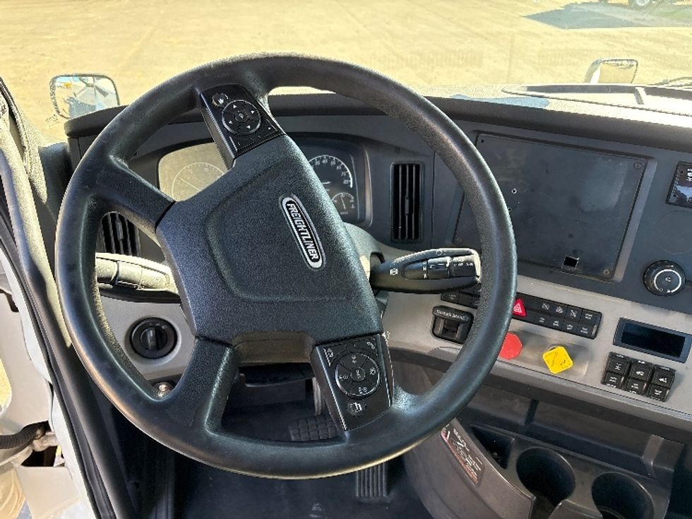 Day Cab Tractor-Heavy Duty Tractors-Freightliner-2019-T12664ST-Mebane-NC-248,732\n\t\tmiles-$ 54,000 - Image 11