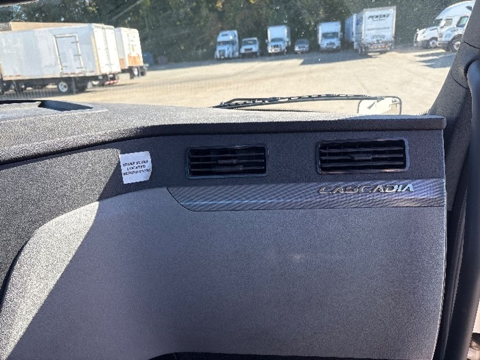 Day Cab Tractor-Heavy Duty Tractors-Freightliner-2019-T12664ST-Mebane-NC-248,732\n\t\tmiles-$ 54,000 - Image 13