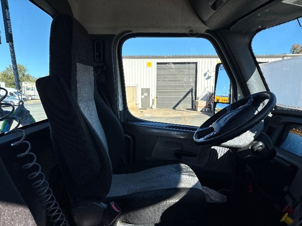 Day Cab Tractor-Heavy Duty Tractors-Freightliner-2019-T12664ST-Mebane-NC-248,732\n\t\tmiles-$ 54,000 - Image 14