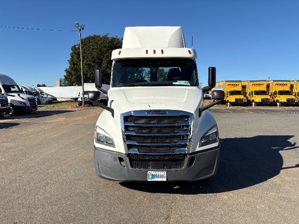 Day Cab Tractor-Heavy Duty Tractors-Freightliner-2019-T12664ST-Mebane-NC-248,732\n\t\tmiles-$ 54,000 - Image 2