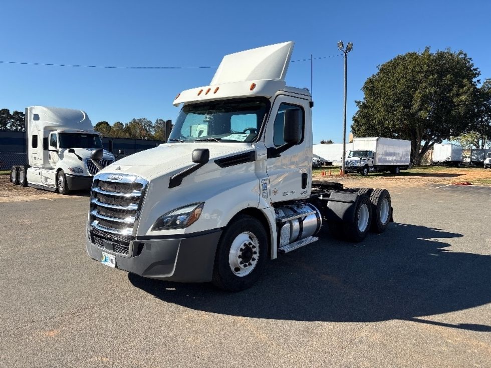 Day Cab Tractor-Heavy Duty Tractors-Freightliner-2019-T12664ST-Mebane-NC-248,732\n\t\tmiles-$ 54,000 - Image 3