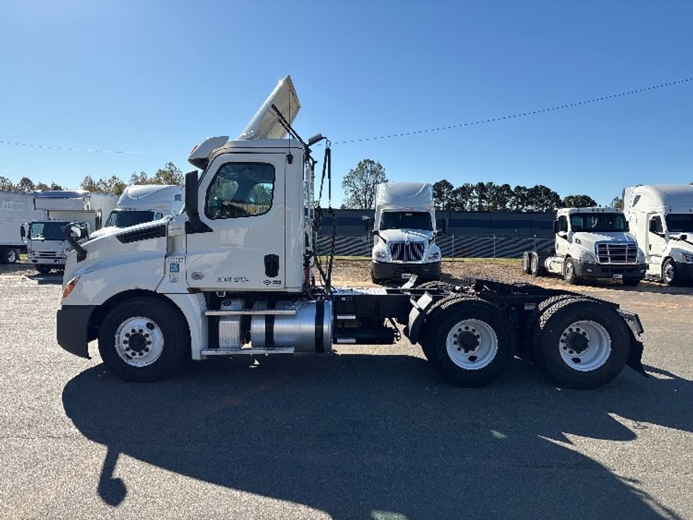 Day Cab Tractor-Heavy Duty Tractors-Freightliner-2019-T12664ST-Mebane-NC-248,732\n\t\tmiles-$ 54,000 - Image 4