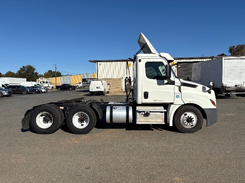 Day Cab Tractor-Heavy Duty Tractors-Freightliner-2019-T12664ST-Mebane-NC-248,732\n\t\tmiles-$ 54,000 - Image 8