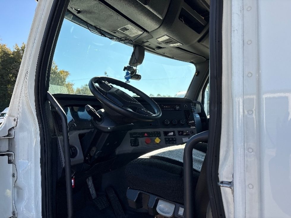 Day Cab Tractor-Heavy Duty Tractors-Freightliner-2019-T12664ST-Mebane-NC-248,732\n\t\tmiles-$ 54,000 - Image 9
