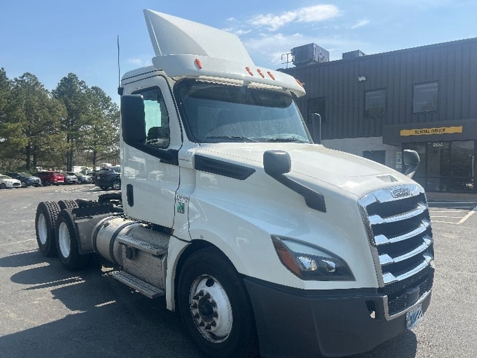 Day Cab Tractor-Heavy Duty Tractors-Freightliner-2019-T12664ST-Mebane-NC-274,870\n\t\tmiles-$ 50,250 - Image 1