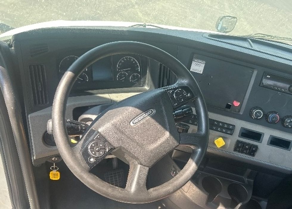 Day Cab Tractor-Heavy Duty Tractors-Freightliner-2019-T12664ST-Mebane-NC-274,870\n\t\tmiles-$ 50,250 - Image 10