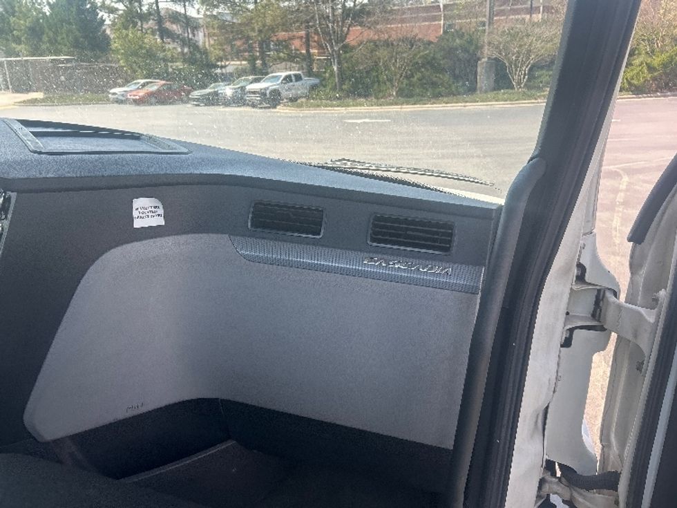 Day Cab Tractor-Heavy Duty Tractors-Freightliner-2019-T12664ST-Mebane-NC-274,870\n\t\tmiles-$ 50,250 - Image 12