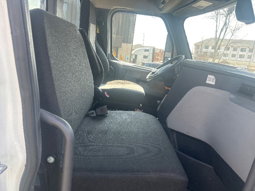 Day Cab Tractor-Heavy Duty Tractors-Freightliner-2019-T12664ST-Mebane-NC-274,870\n\t\tmiles-$ 50,250 - Image 13