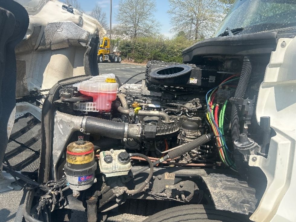 Day Cab Tractor-Heavy Duty Tractors-Freightliner-2019-T12664ST-Mebane-NC-274,870\n\t\tmiles-$ 50,250 - Image 15