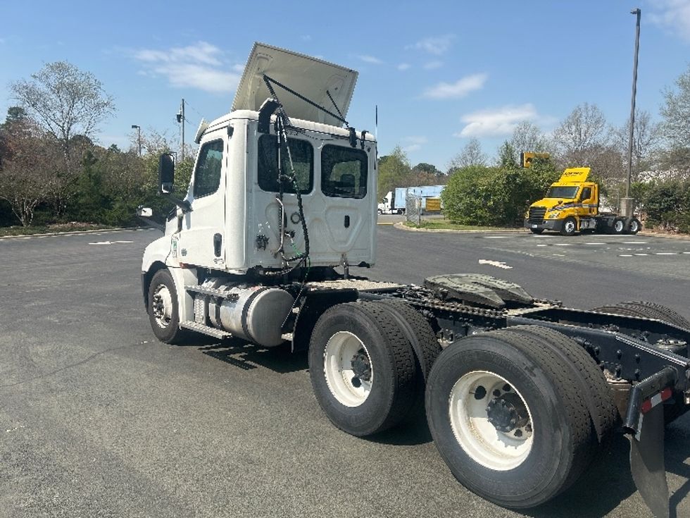Day Cab Tractor-Heavy Duty Tractors-Freightliner-2019-T12664ST-Mebane-NC-274,870\n\t\tmiles-$ 50,250 - Image 5