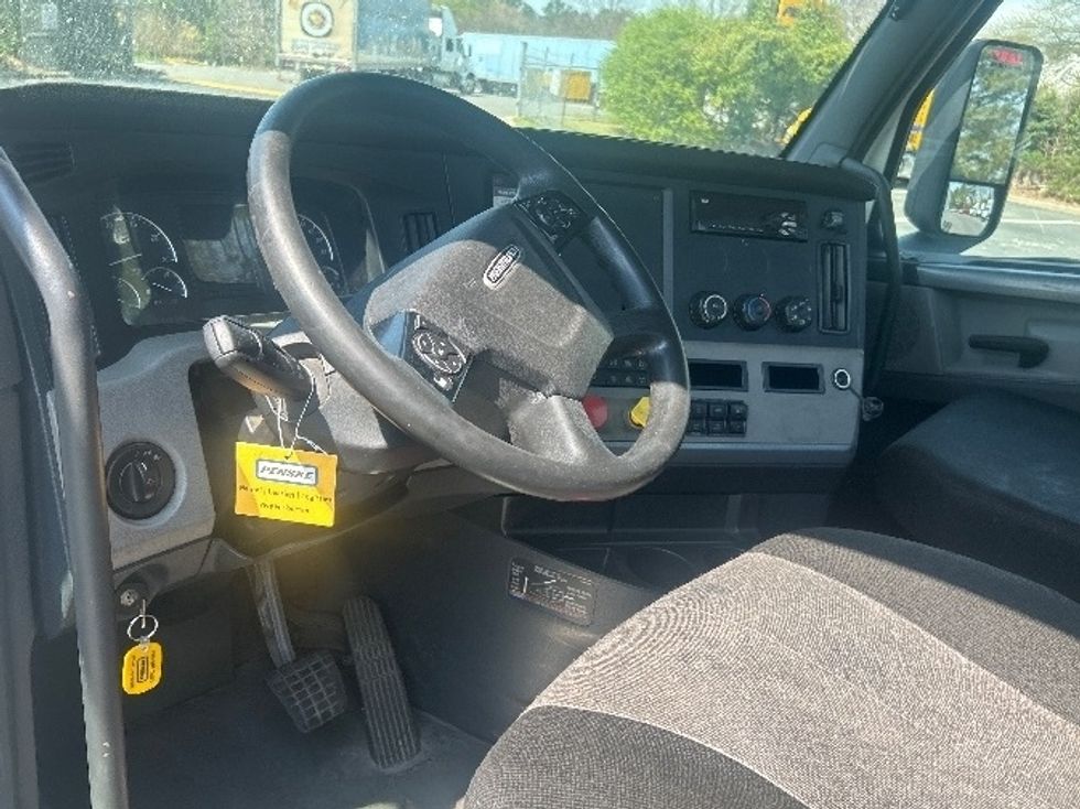 Day Cab Tractor-Heavy Duty Tractors-Freightliner-2019-T12664ST-Mebane-NC-274,870\n\t\tmiles-$ 50,250 - Image 9