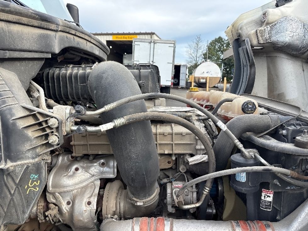 Day Cab Tractor-Heavy Duty Tractors-Freightliner-2019-T12664ST-Mebane-NC-282,384\n\t\tmiles-$ 51,500 - Image 15