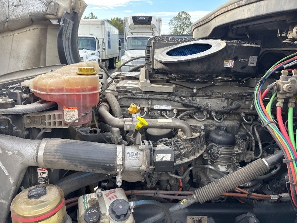 Day Cab Tractor-Heavy Duty Tractors-Freightliner-2019-T12664ST-Mebane-NC-282,384\n\t\tmiles-$ 51,500 - Image 16