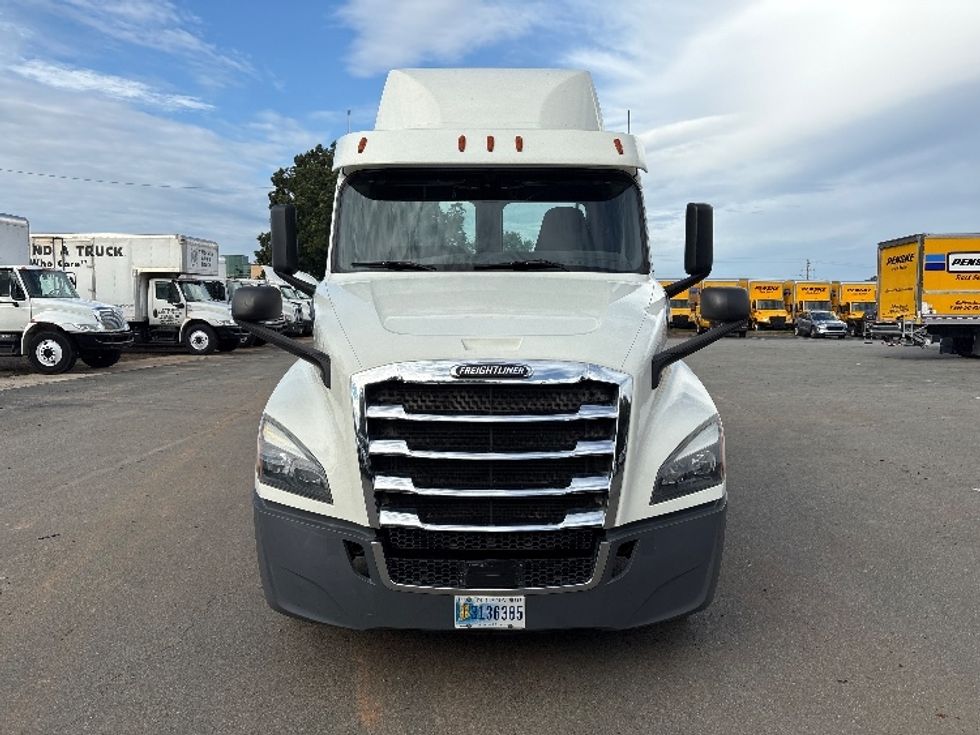 Day Cab Tractor-Heavy Duty Tractors-Freightliner-2019-T12664ST-Mebane-NC-282,384\n\t\tmiles-$ 51,500 - Image 2