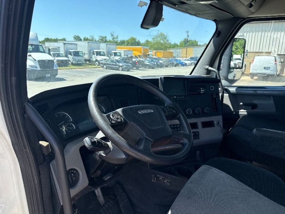 Day Cab Tractor-Heavy Duty Tractors-Freightliner-2019-T12664ST-Mebane-NC-321,678\n\t\tmiles-$ 52,500 - Image 10