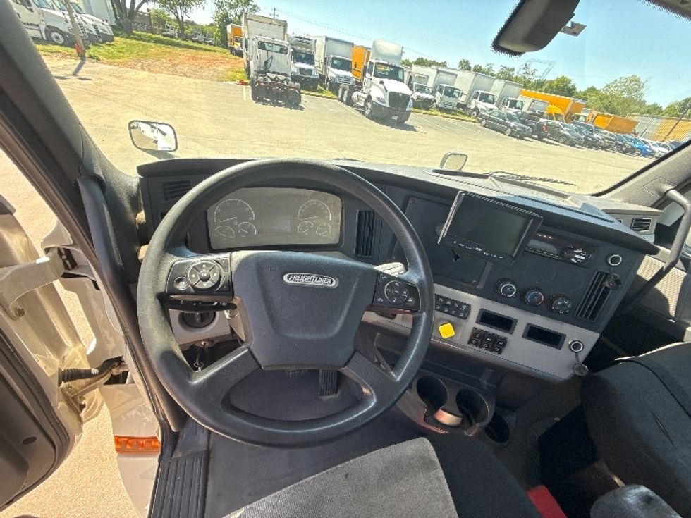 Day Cab Tractor-Heavy Duty Tractors-Freightliner-2019-T12664ST-Mebane-NC-321,678\n\t\tmiles-$ 52,500 - Image 11