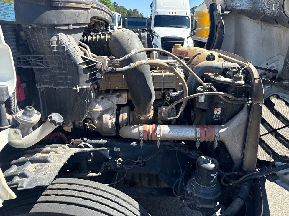 Day Cab Tractor-Heavy Duty Tractors-Freightliner-2019-T12664ST-Mebane-NC-321,678\n\t\tmiles-$ 52,500 - Image 15